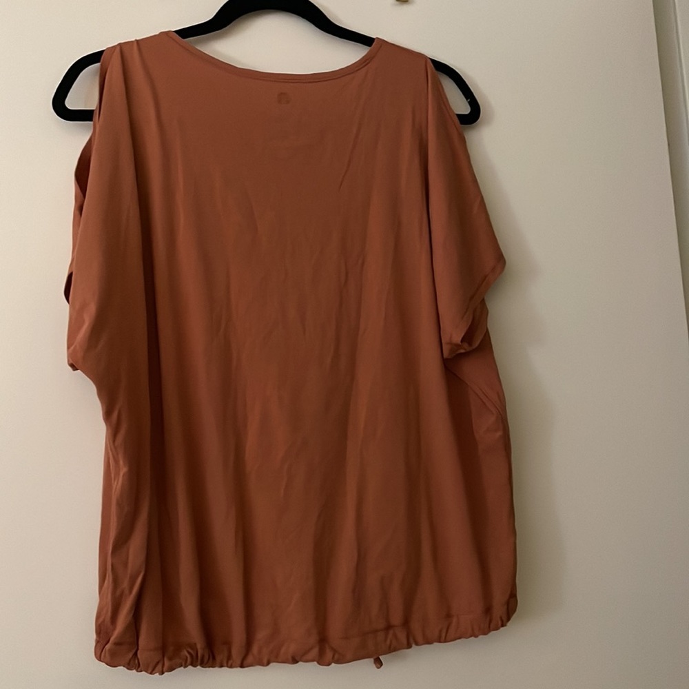 Cold shoulder top - Picture 2 of 4